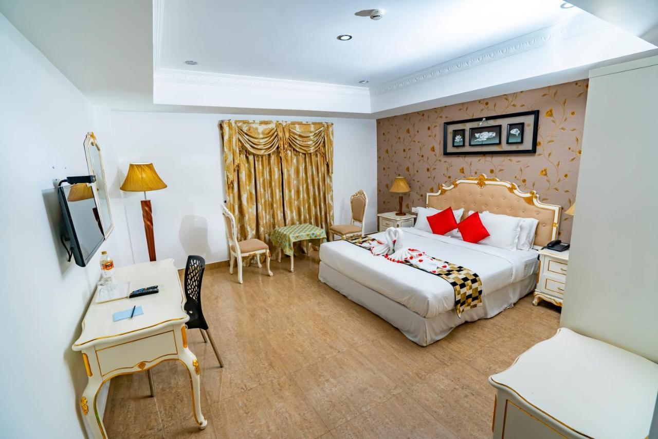 Hotel Sidhartha Chalakudy Kizhake Chālakudi Eksteriør billede